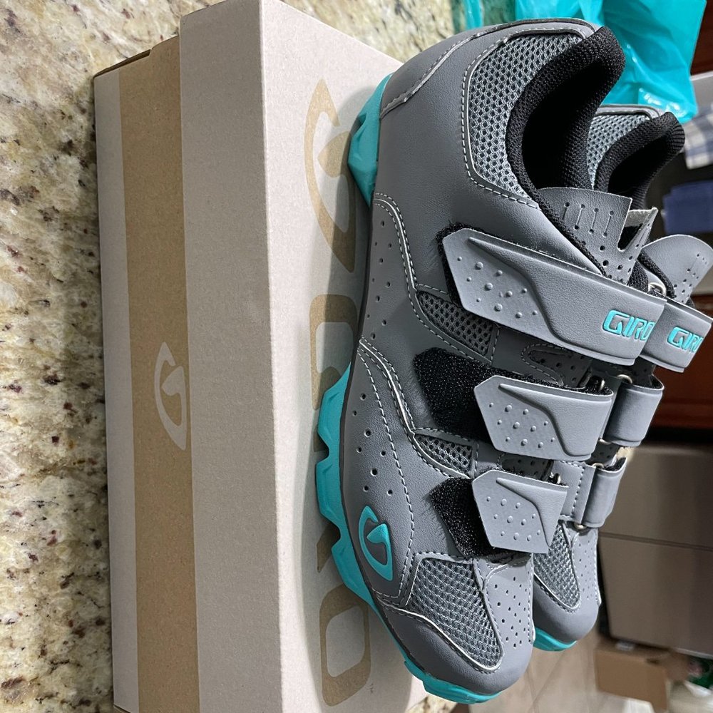 Giro Riela R II Spin Shoes - Picture 2 of 6